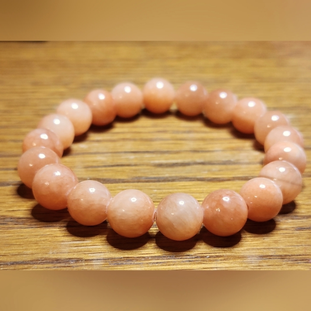 Elegant Peach Chalcedony Beaded Bracelet - Picture 2 of 3